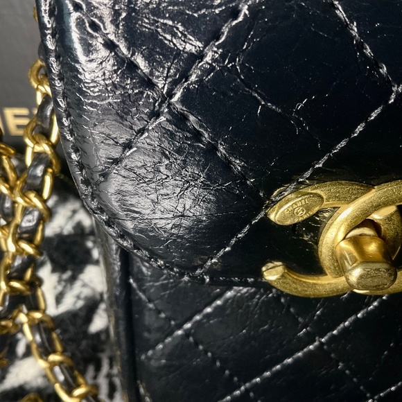 CHANEL BEAUTE MAKEUP CASHMERE & SILK SCARF & CROSSBODY BAG AND CHANGE/ KEY PURSE - Picture 7 of 16